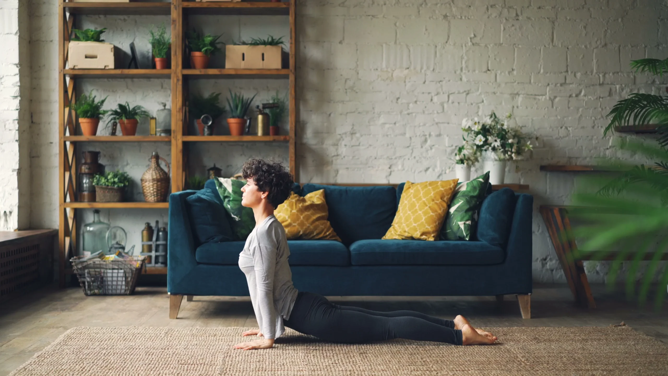 Urban jungle decor apartment 2026